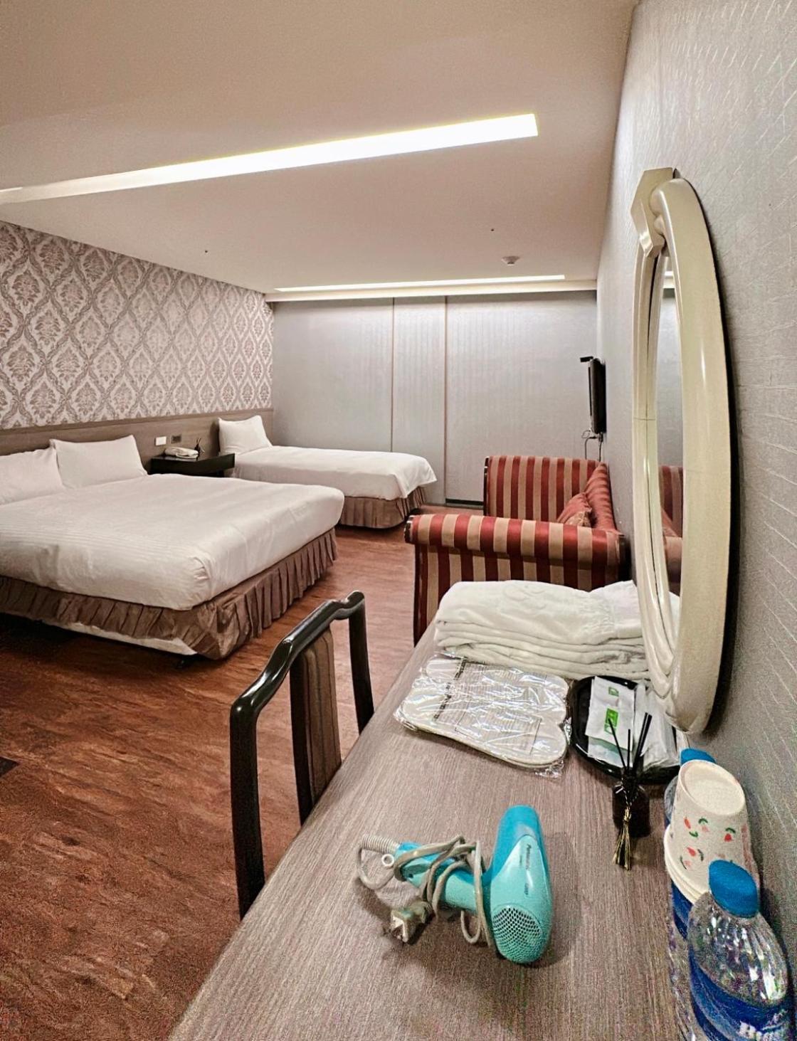 Crystal City Hotel Zhongli Bagian luar foto