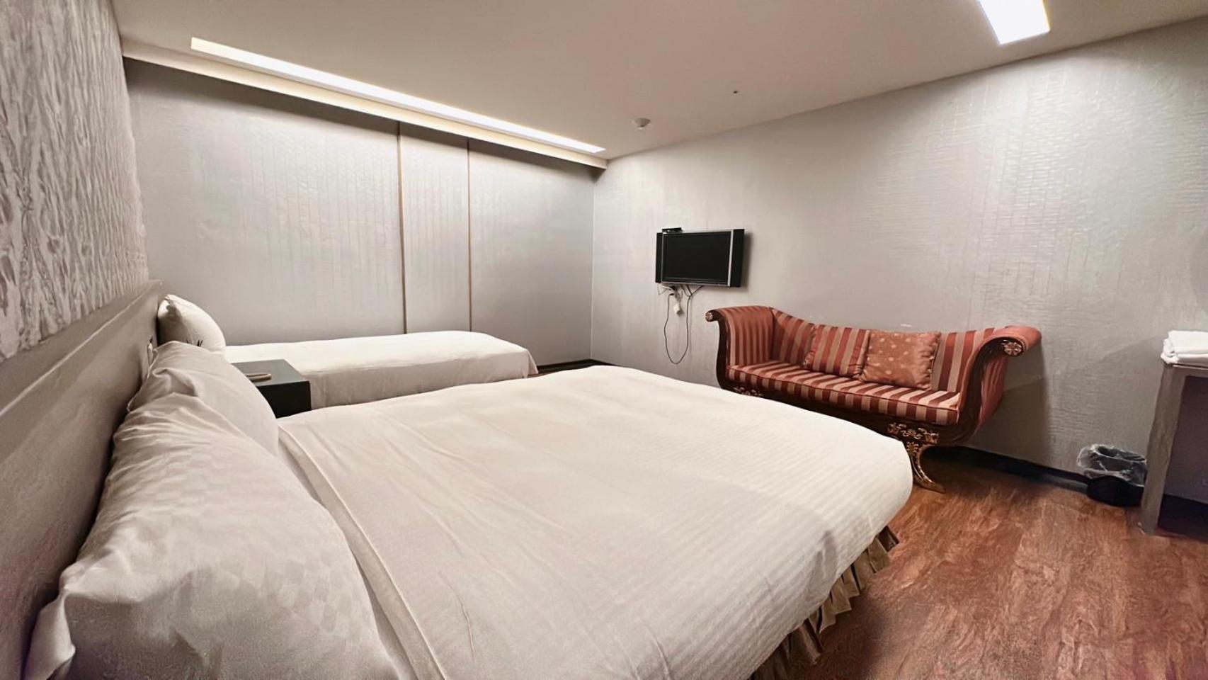 Crystal City Hotel Zhongli Bagian luar foto
