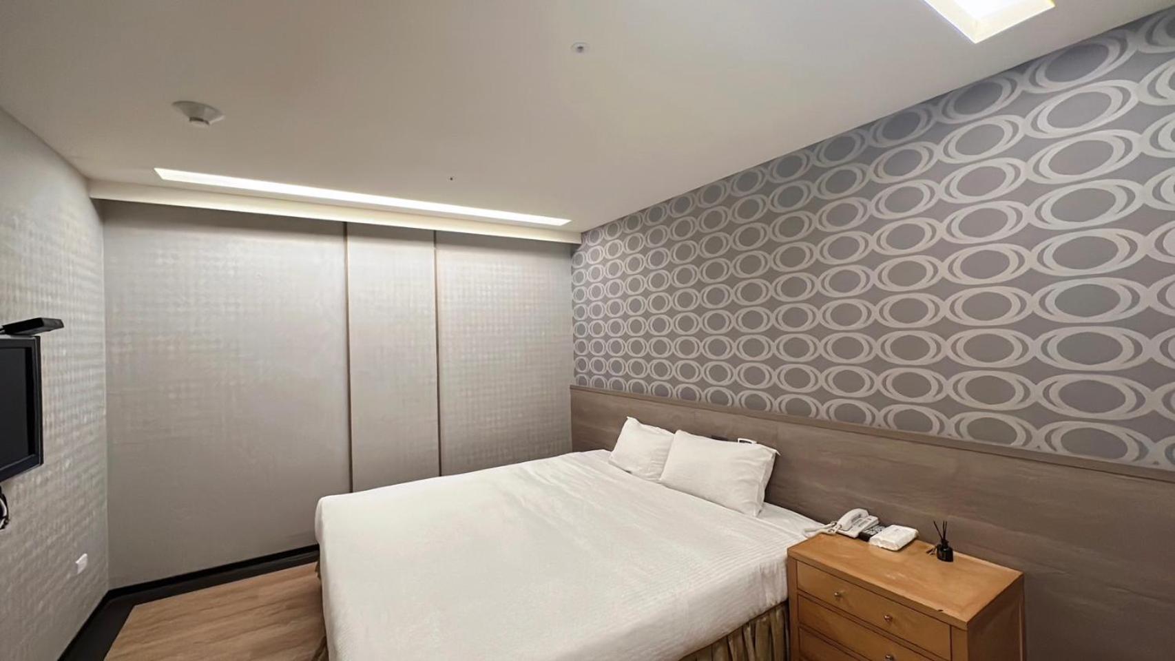 Crystal City Hotel Zhongli Bagian luar foto